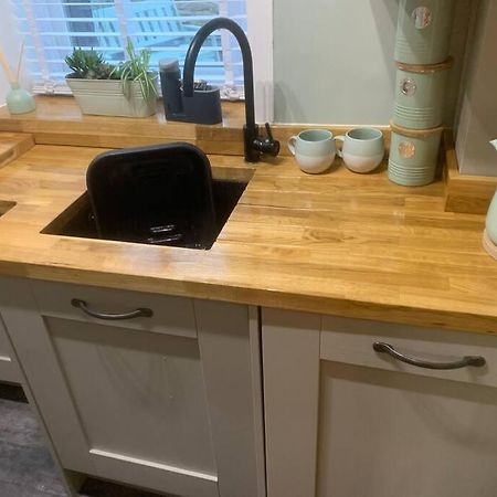 Quaint 1 Bedroom Cottage In Pudsey, Leeds Exterior photo